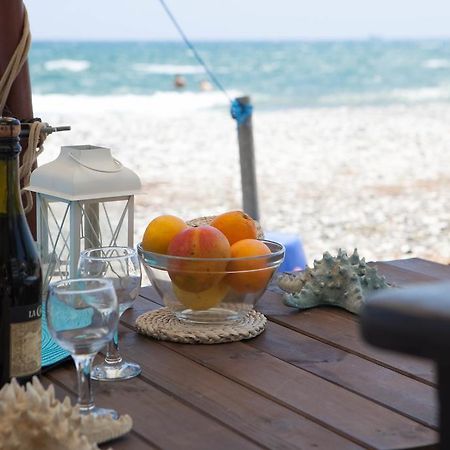 Aquarian Beachfront Apartment ラルナカ エクステリア 写真