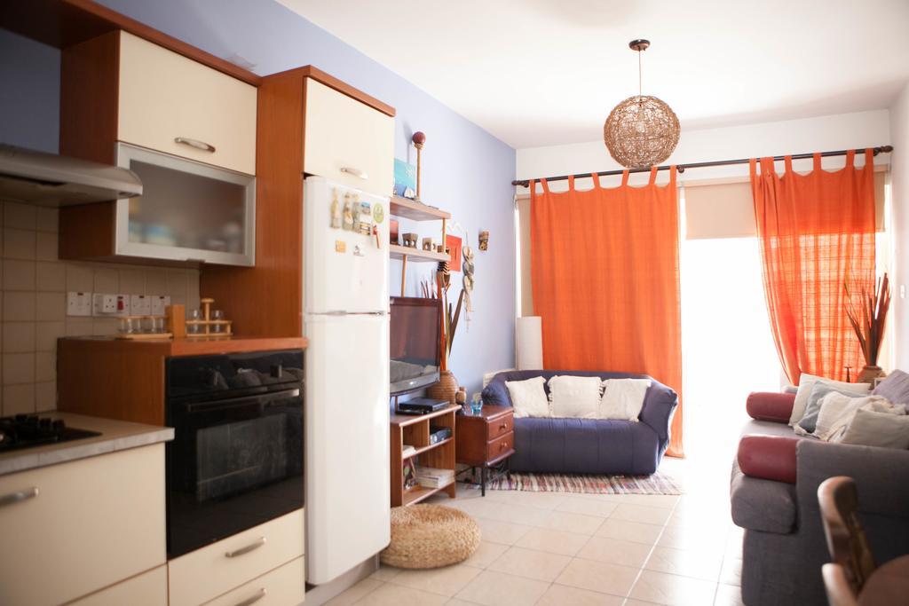 Aquarian Beachfront Apartment ラルナカ エクステリア 写真