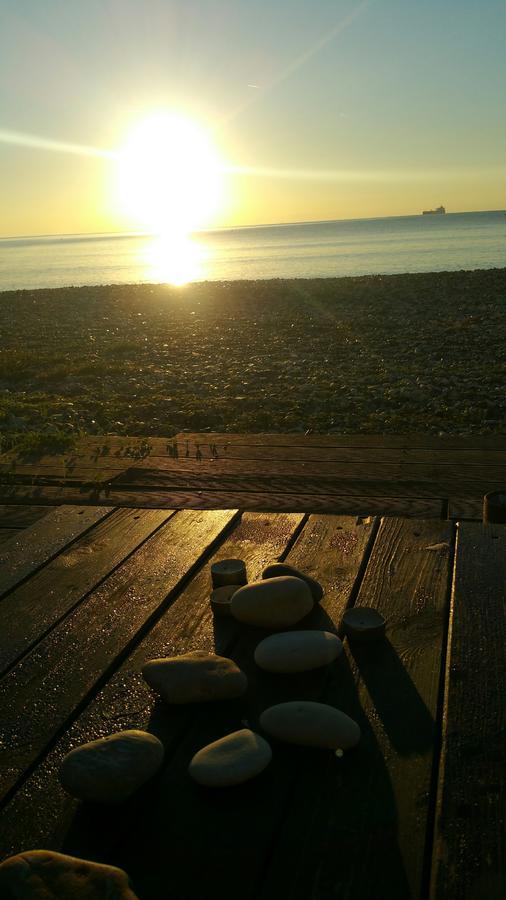 Aquarian Beachfront Apartment ラルナカ エクステリア 写真