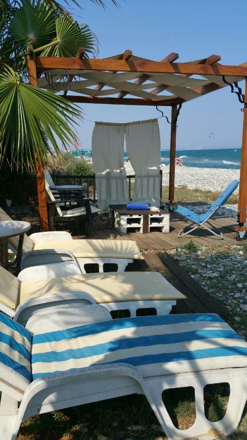Aquarian Beachfront Apartment ラルナカ エクステリア 写真