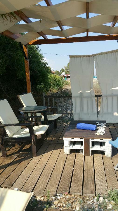 Aquarian Beachfront Apartment ラルナカ エクステリア 写真